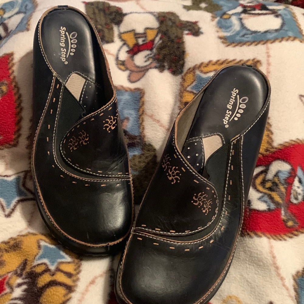 Spring step mules